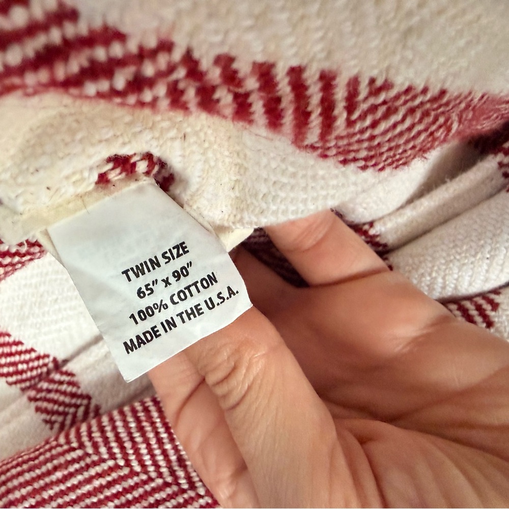 Amana Woolen Mills American Made Red and White Bed Blanket - Picture 3 of 3